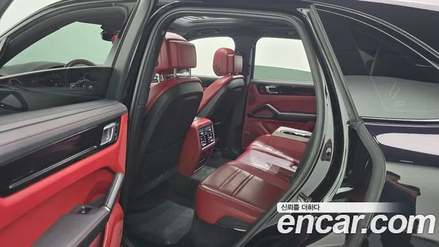 Porsche Cayenne 2021 thumb 12