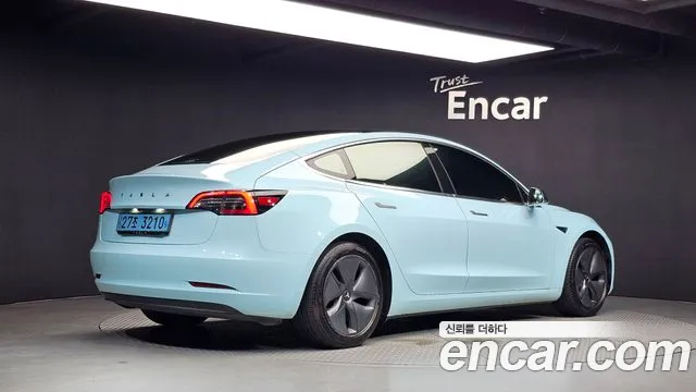 Tesla Model 3 2020 thumb 2