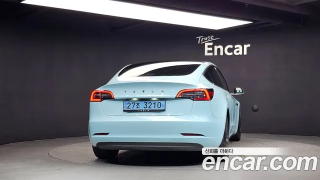 Tesla Model 3 2020 thumb 4