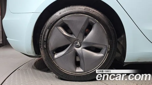 Tesla Model 3 2020 thumb 5