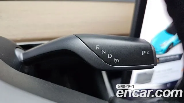 Tesla Model 3 2020 thumb 9