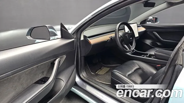 Tesla Model 3 2020 thumb 10