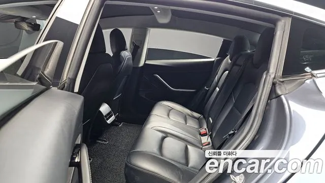 Tesla Model 3 2020 thumb 12