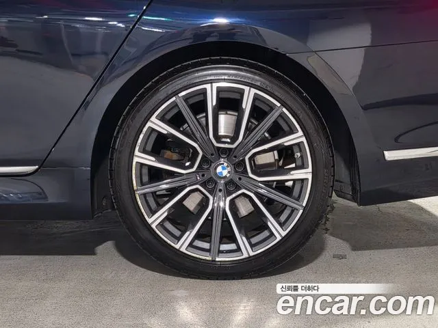BMW 7-Series 2021 thumb 5