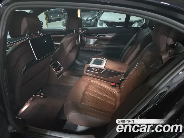 BMW 7-Series 2021 thumb 10