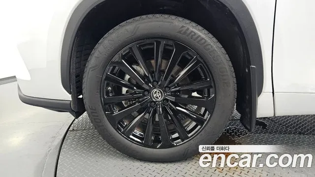 Toyota Highlander 2024 thumb 4