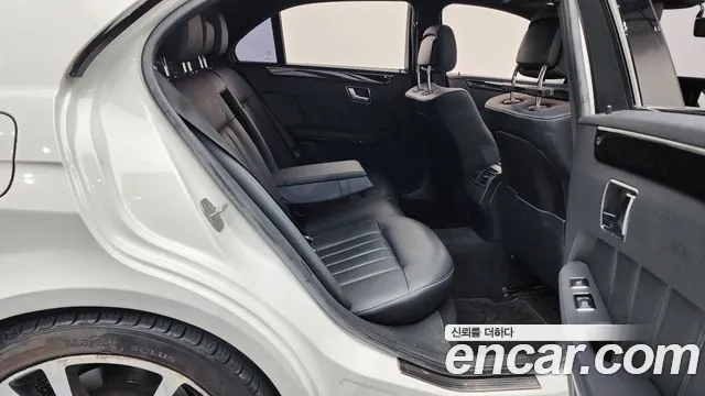 Mercedes-Benz E-Класс 2015 thumb 12