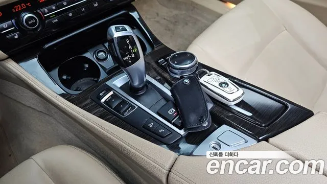 BMW 5-Series 2014 thumb 9