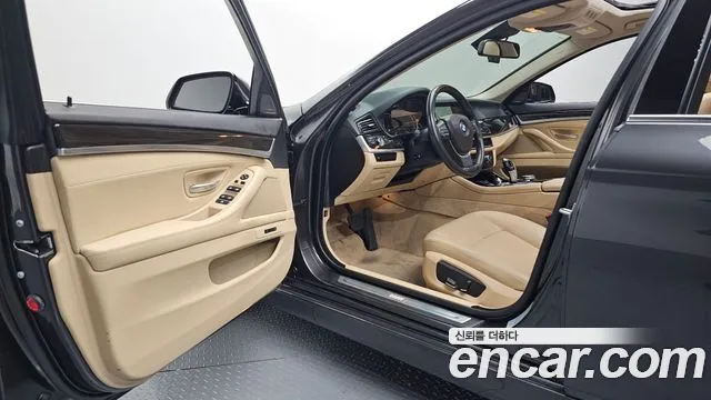 BMW 5-Series 2014 thumb 10