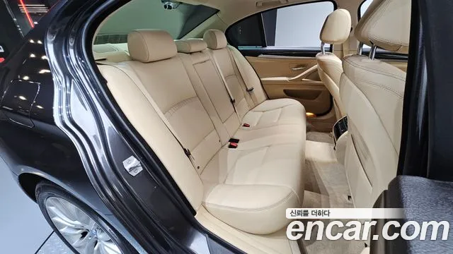 BMW 5-Series 2014 thumb 11