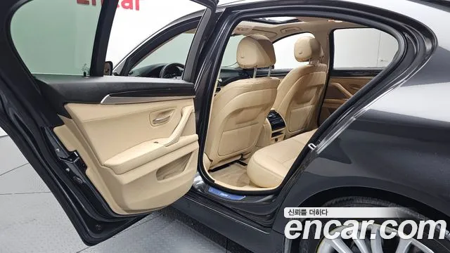 BMW 5-Series 2014 thumb 12