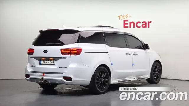 Kia Carnival 2019 thumb 2