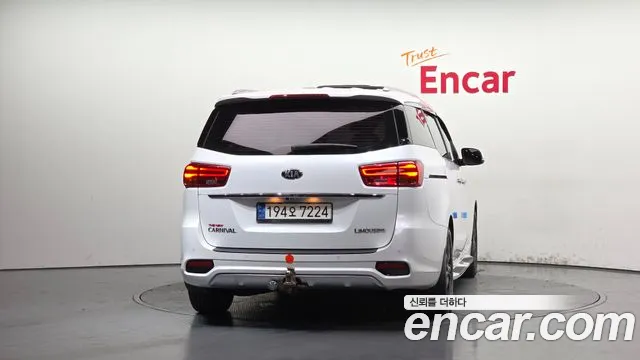 Kia Carnival 2019 thumb 4