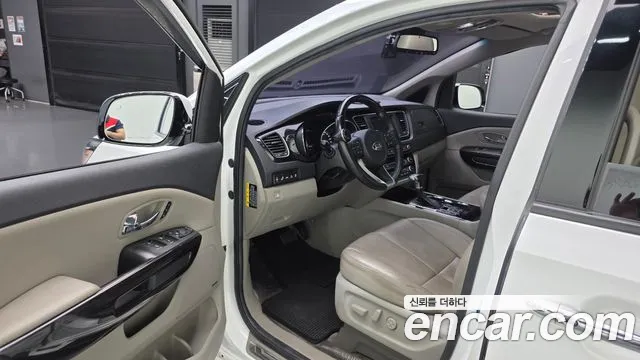Kia Carnival 2019 thumb 10
