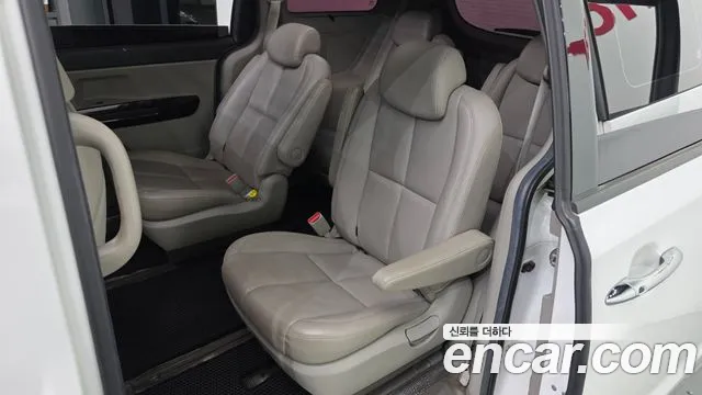 Kia Carnival 2019 thumb 11