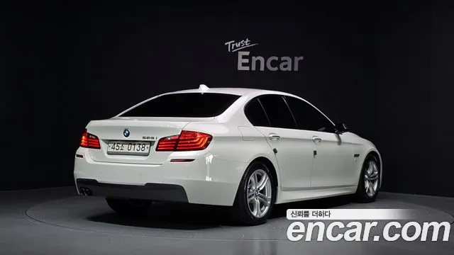BMW 5-Series 2016 thumb 2