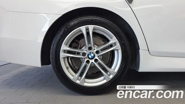 BMW 5-Series 2016 thumb 5