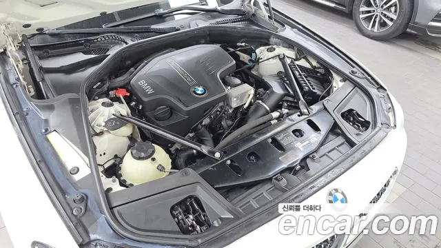 BMW 5-Series 2016 thumb 6