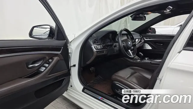 BMW 5-Series 2016 thumb 10