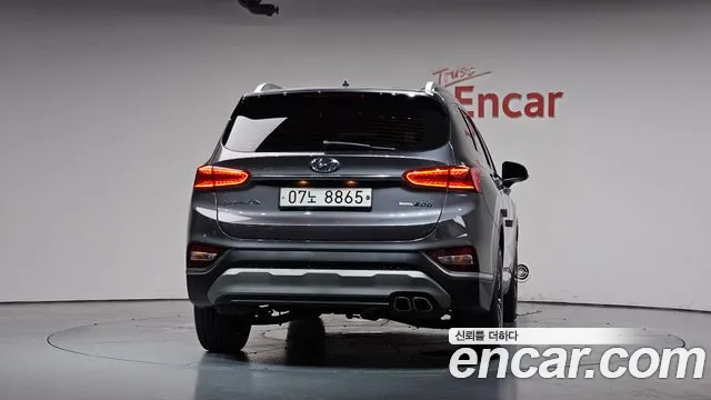Hyundai Santa Fe 2018 thumb 3