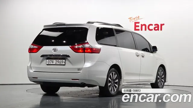 Toyota Sienna 2018 thumb 2