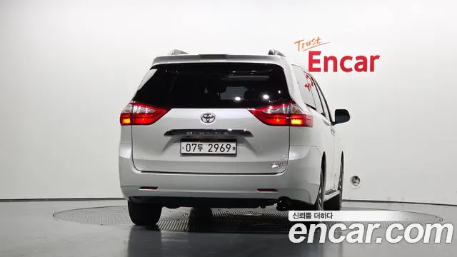 Toyota Sienna 2018 thumb 4