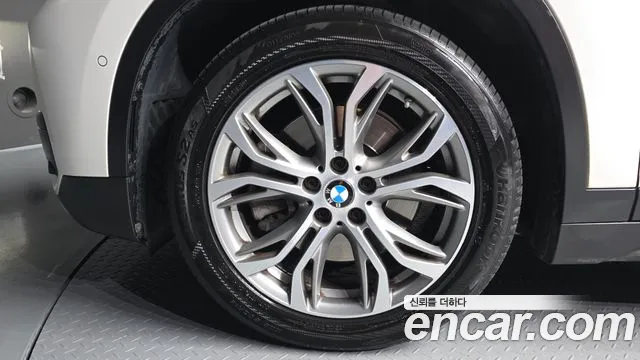 BMW X1 2016 thumb 4