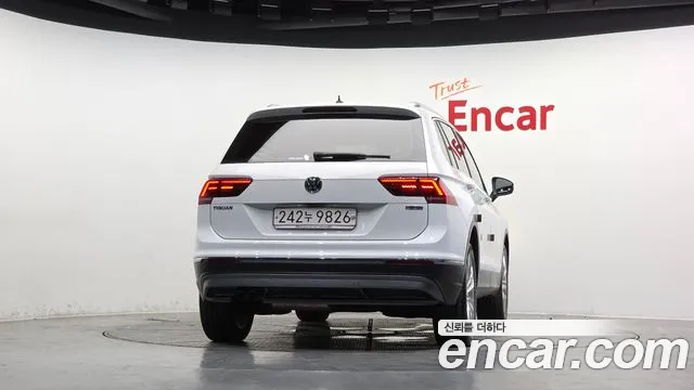 Volkswagen Tiguan 2020 thumb 4