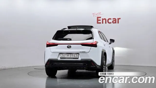 Lexus UX 2024 thumb 4