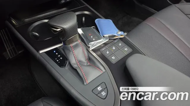 Lexus UX 2024 thumb 9
