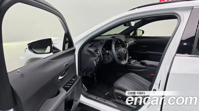Lexus UX 2024 thumb 10