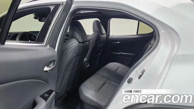 Lexus UX 2024 thumb 11