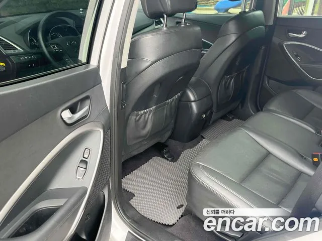 Hyundai Santa Fe 2017 thumb 10
