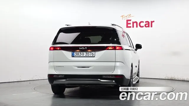 Kia Carnival 2023 thumb 3