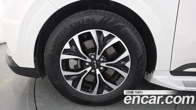 Kia Carnival 2023 thumb 4