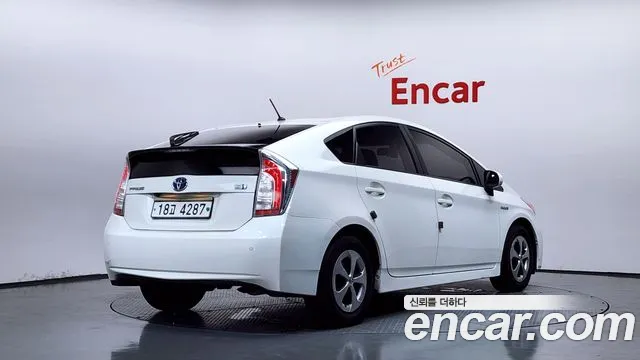 Toyota Prius 2013 thumb 2