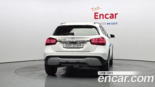 Mercedes-Benz GLA 2019 thumb 3