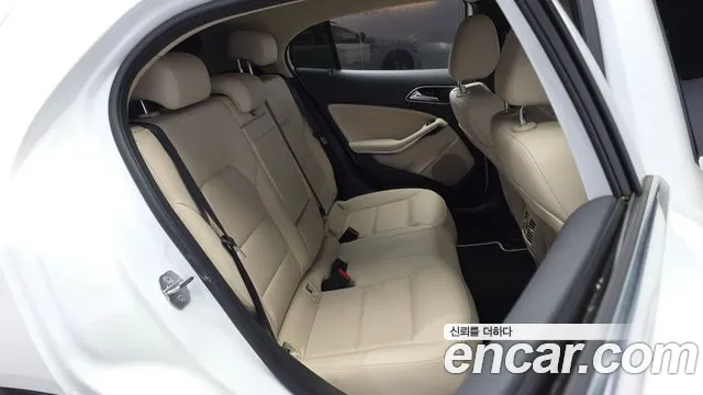 Mercedes-Benz GLA 2019 thumb 11