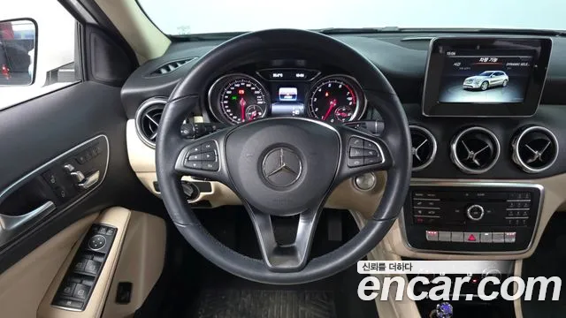 Mercedes-Benz GLA 2019 thumb 12
