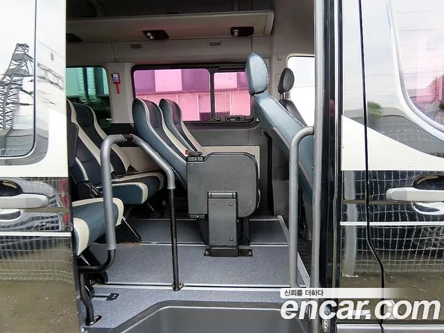 Hyundai Staria 2019 thumb 6