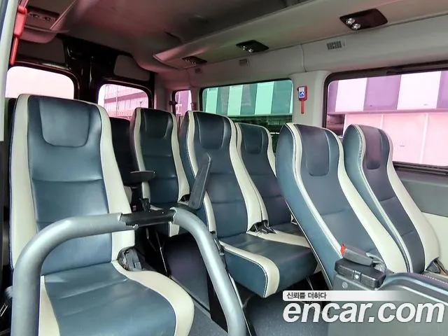 Hyundai Staria 2019 thumb 7