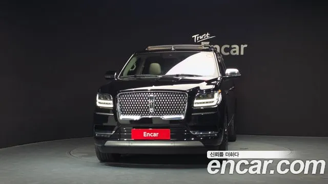 Lincoln Navigator 2020 thumb 3