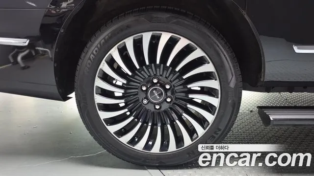 Lincoln Navigator 2020 thumb 5