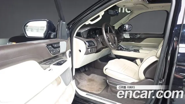 Lincoln Navigator 2020 thumb 10