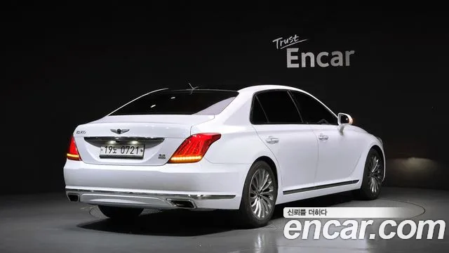 Genesis G90 2016 thumb 2