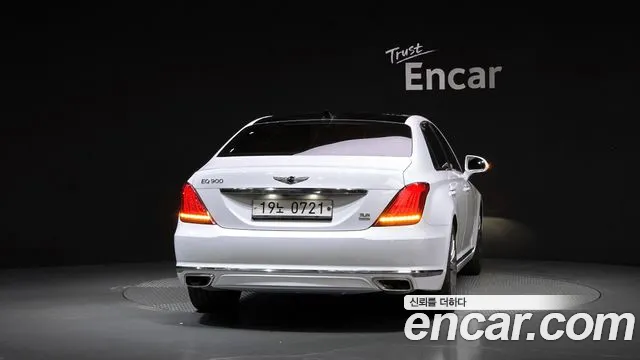 Genesis G90 2016 thumb 4
