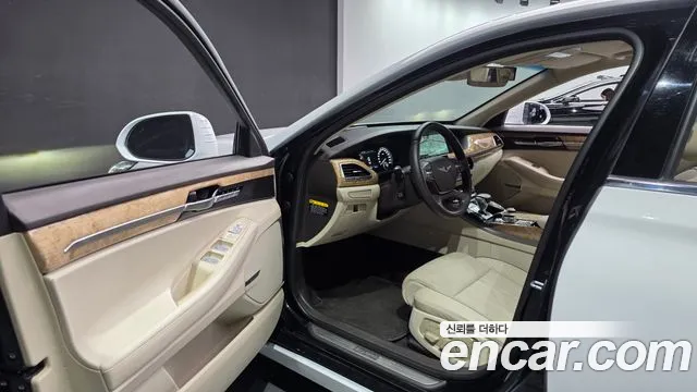 Genesis G90 2016 thumb 10