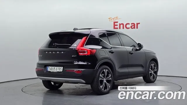 Volvo XC40 2021 thumb 2