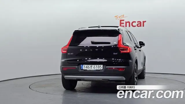 Volvo XC40 2021 thumb 4