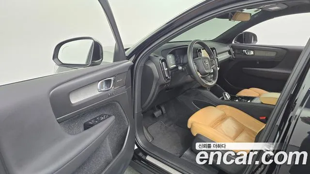 Volvo XC40 2021 thumb 10